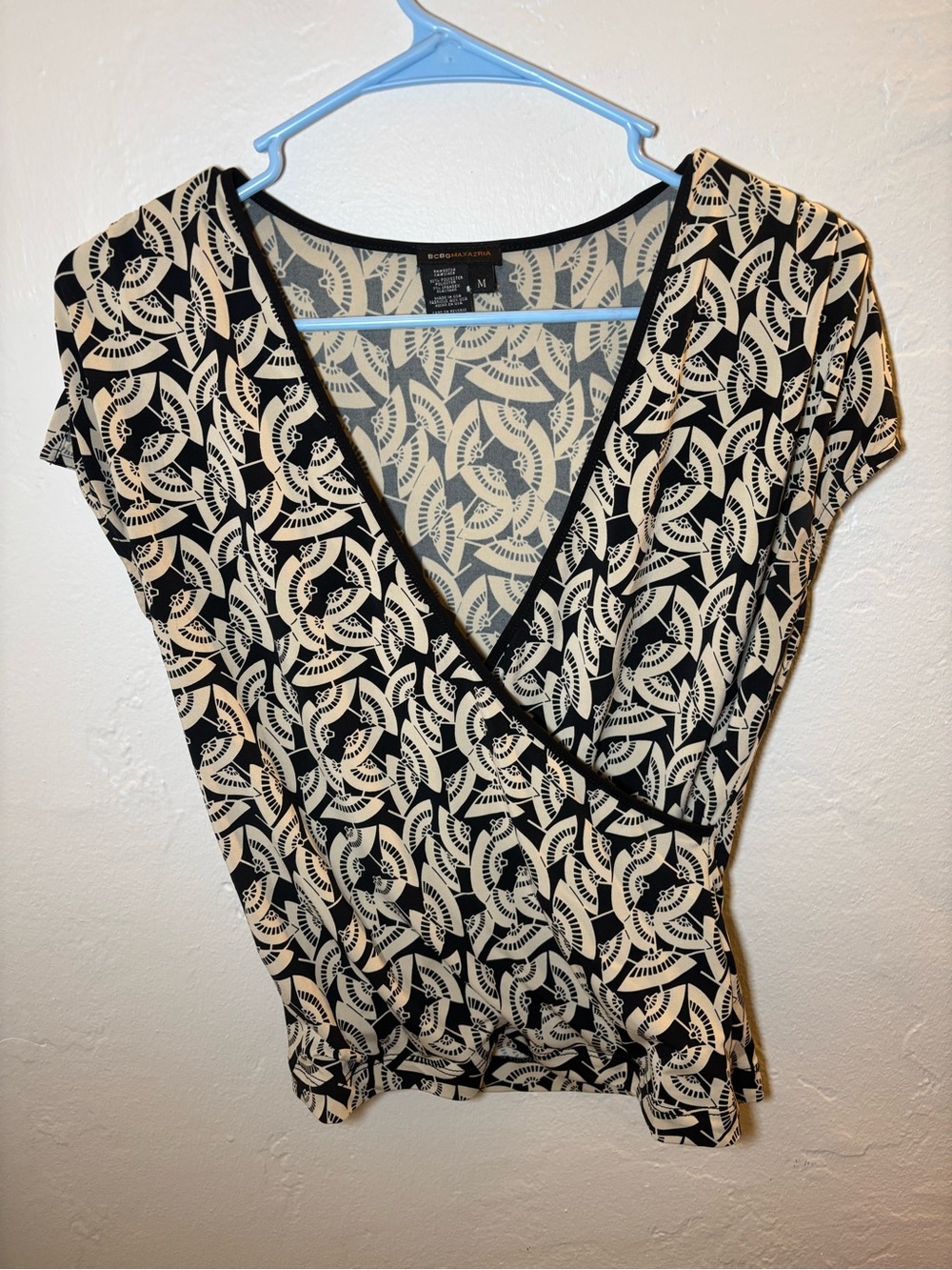 BCBGMaxAzria Black and Cream Faux Wrap Short Sleeve Top